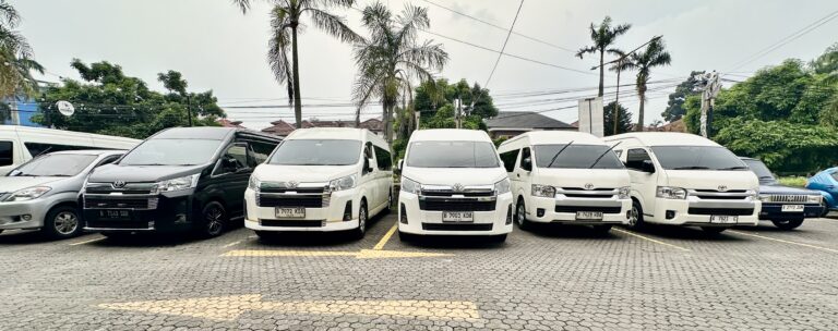 Hiace disewa untuk wisata keluarga di sekitar Tangerang