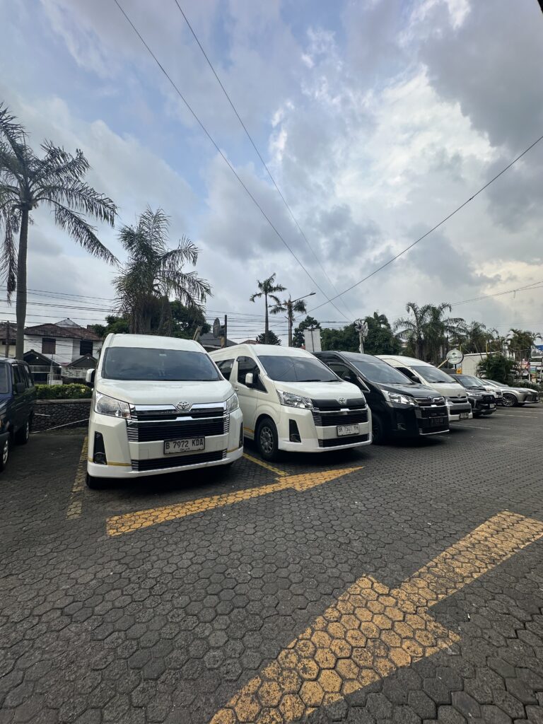 Sewa mobil Hiace di Tangerang dengan armada terbaru dan bersih dari Makaa Trans